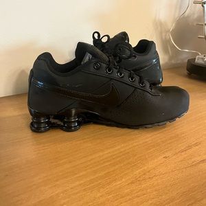 Black Nike Shox 6.5 grade school fits size 8 women